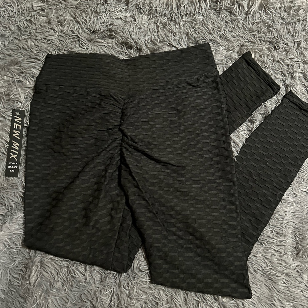 New Mix Textured Black Leggings with Butt Scrunch